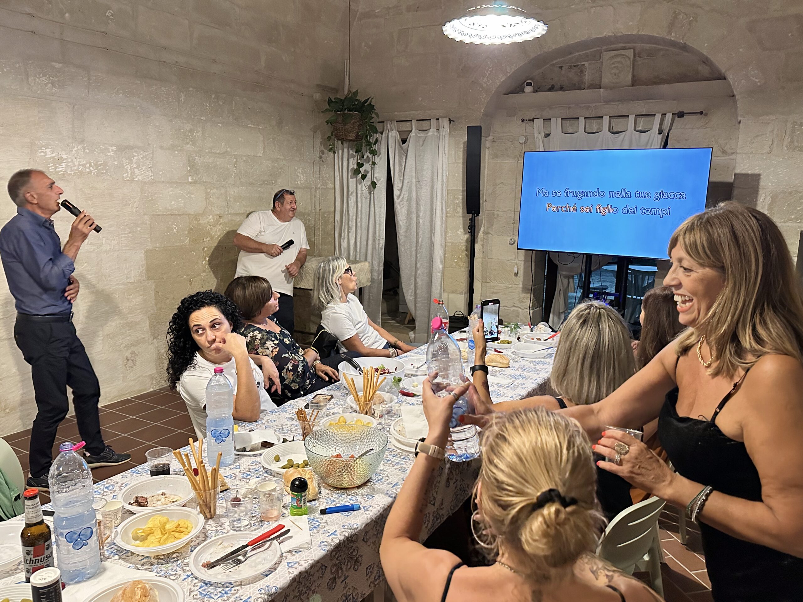 Cena con karaoke