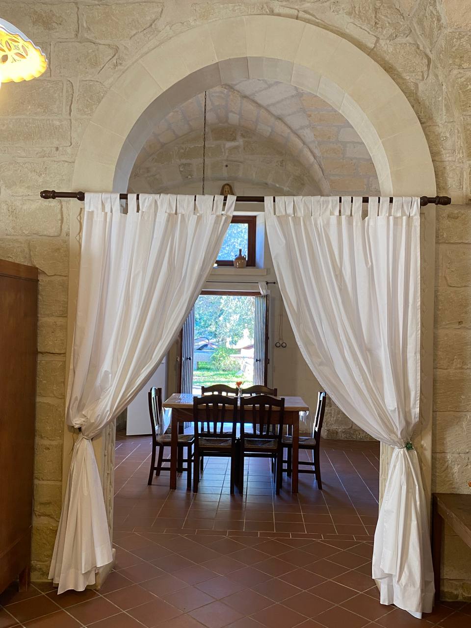 Arco in pietra leccese dell’alloggio Arco nella masseria del 1700