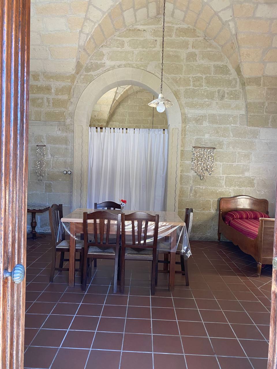 Zona pranzo sotto l'arco