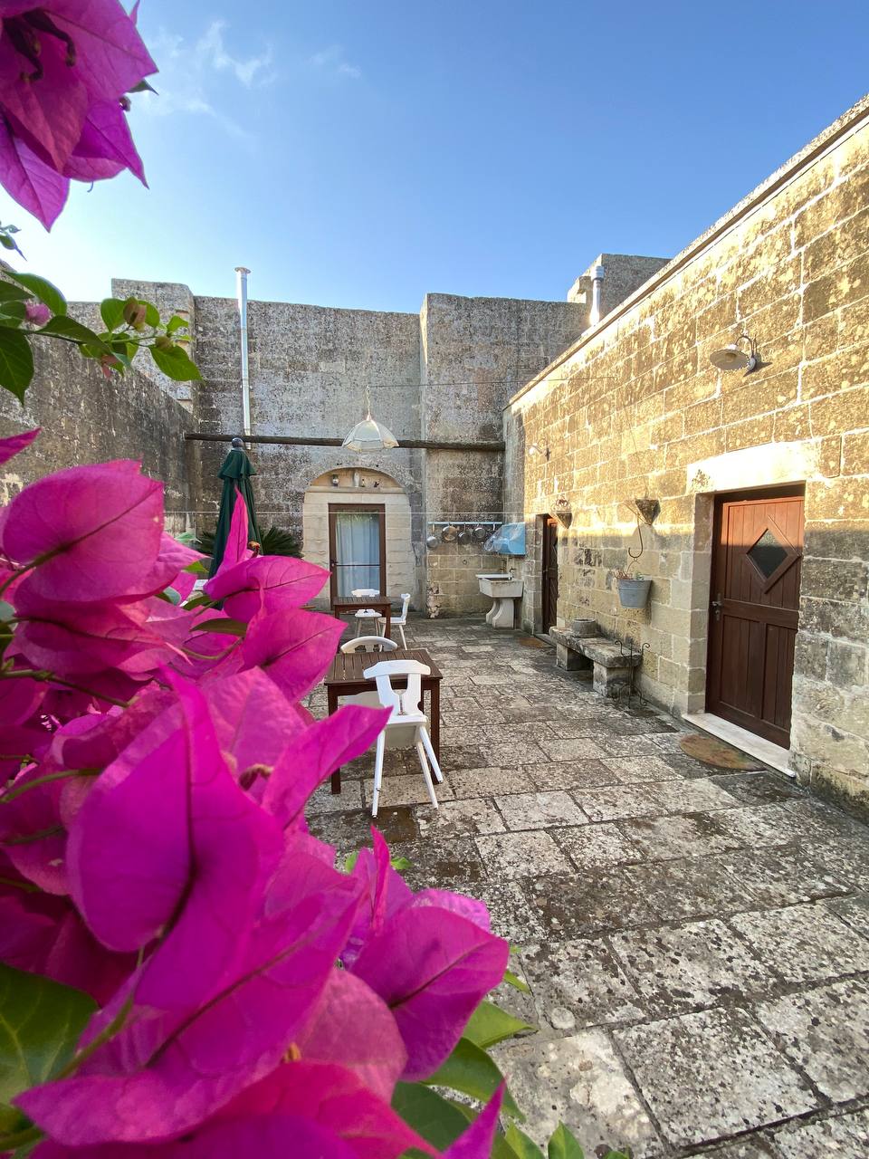 Atrio e giardino esterno